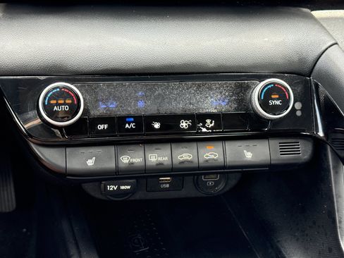 Used 2022 Hyundai Elantra SEL w/ Convenience Package FWD image 23