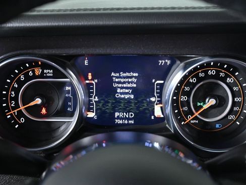 Used 2020 Jeep Wrangler Unlimited Sahara AWD/4WD image 12