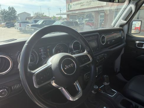 Used 2020 Jeep Wrangler Unlimited Sahara AWD/4WD image 6