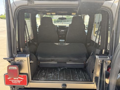 Used 2004 Jeep Wrangler Rubicon w/ Dual Top Group AWD/4WD image 22
