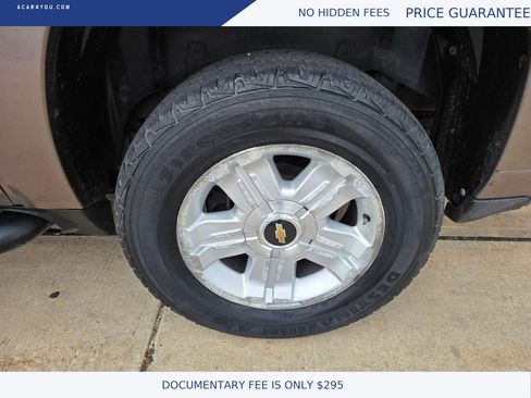 Used 2011 Chevrolet Suburban LT w/ Luxury Package AWD/4WD image 31