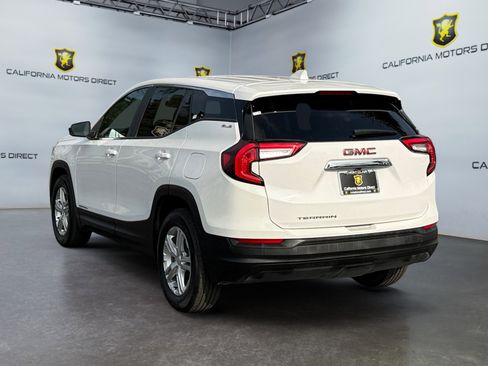 Used 2024 GMC Terrain SLE image 2