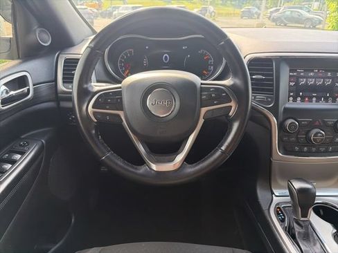 Used 2021 Jeep Grand Cherokee Laredo AWD/4WD image 29