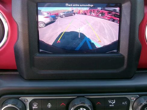 Used 2020 Jeep Wrangler Unlimited Rubicon w/ LED Lighting Group AWD/4WD image 16