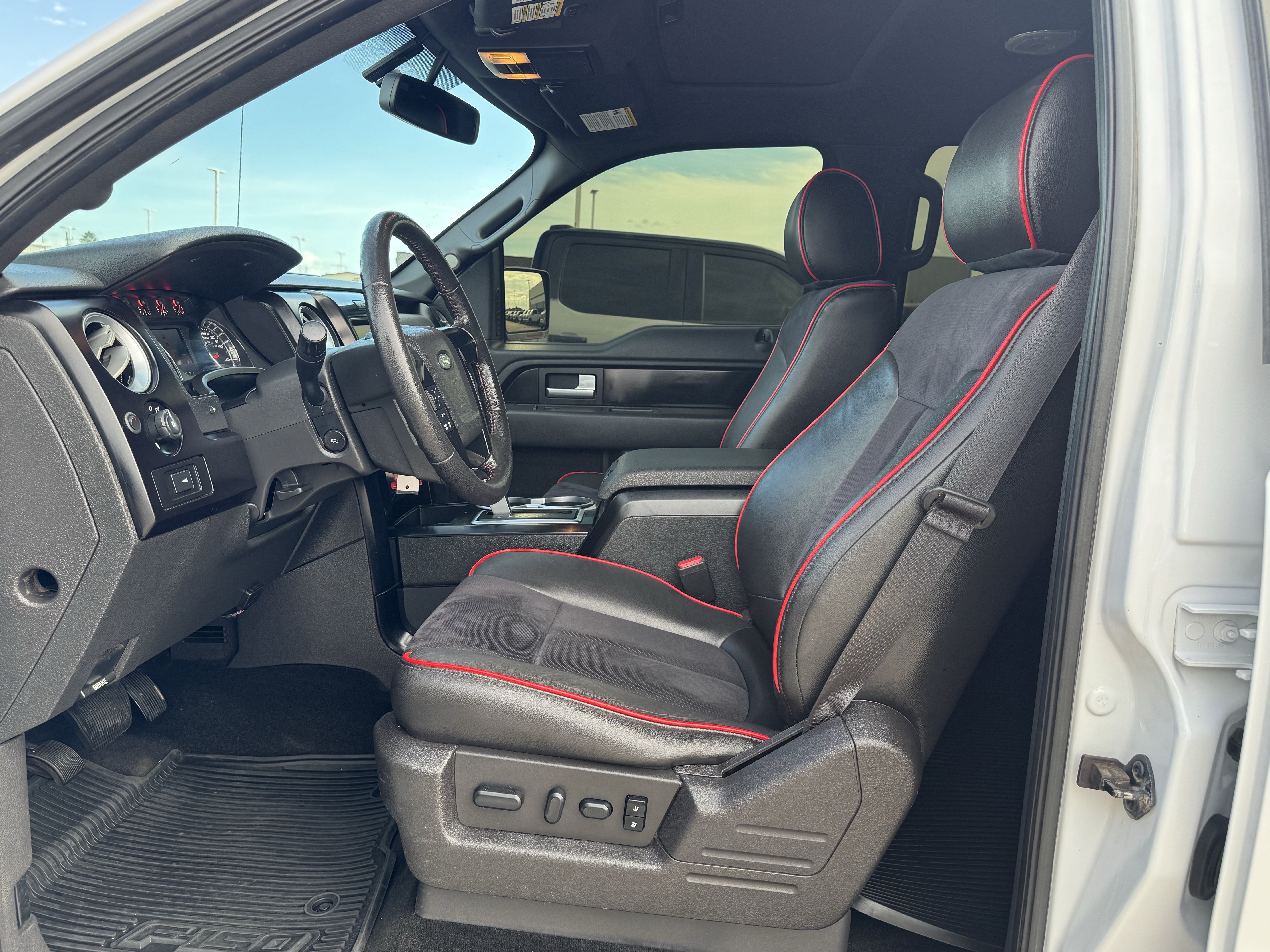 Used 2014 Ford F150 FX4 w/ Equipment Group 402A Luxury AWD/4WD image 16