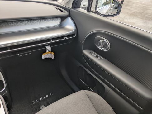 New 2026 Hyundai Ioniq 9 S image 13