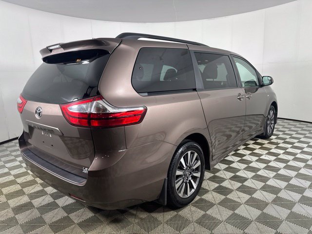 Used 2018 Toyota Sienna LE w/ Carpet Mat Package AWD/4WD image 8