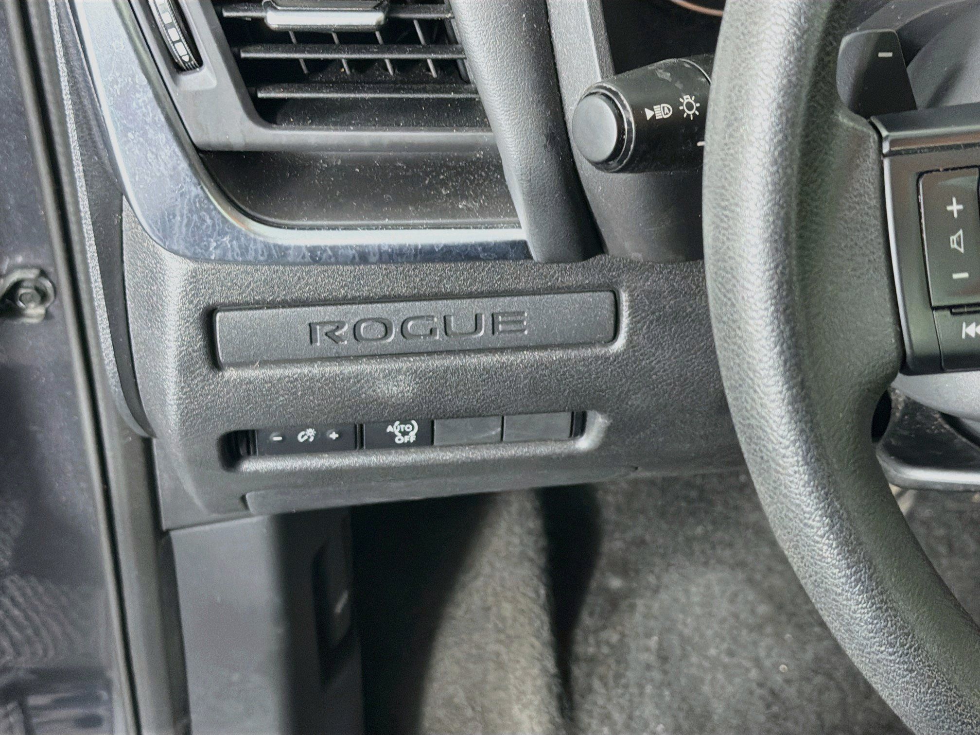 Used 2023 Nissan Rogue S FWD image 17