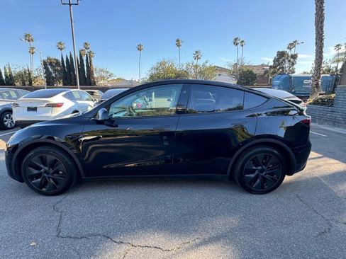 Used 2024 Tesla Model Y Long Range RWD image 10