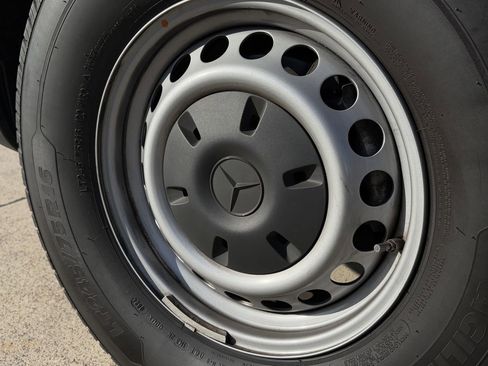 Used 2024 Mercedes-Benz Sprinter 2500 image 11