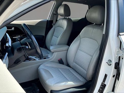 Used 2020 Kia Niro Touring FWD image 20