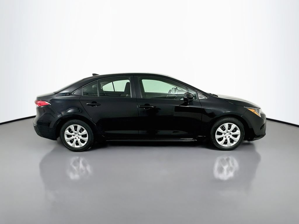 Certified 2025 Toyota Corolla LE FWD image 4