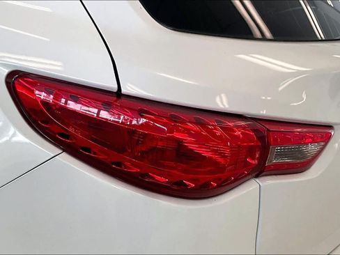 Used 2014 INFINITI QX70 AWD w/ Premium Package image 26