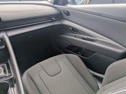 Used 2025 Hyundai Elantra SEL FWD image 16