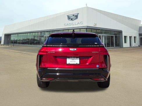 Used 2024 Cadillac Lyriq Luxury w/ LPO, Floor Liner Package AWD/4WD image 5