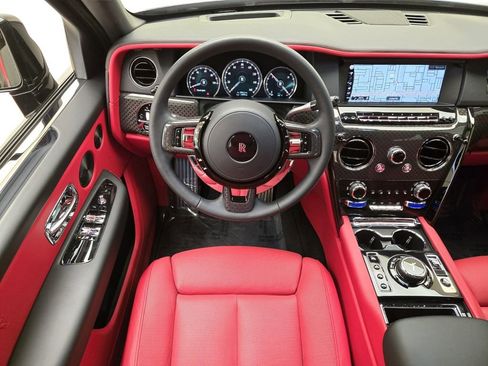 Used 2022 Rolls-Royce Cullinan Black Badge w/ Dark Exterior Package image 20