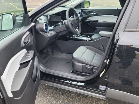New 2026 Chevrolet Trax LT w/ Driver Confidence Package FWD image 18