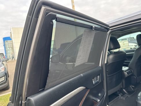 Used 2018 Toyota Highlander Limited w/ Carpet Mat Package (TMS) AWD/4WD image 36