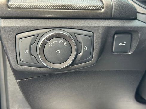 Used 2018 Ford Fusion SE w/ Fusion SE Technology Package image 12