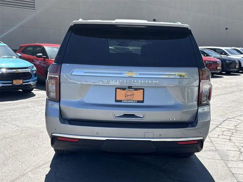 Used 2024 Chevrolet Suburban LT RWD image 4
