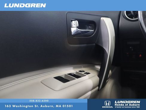 Used 2012 Nissan Rogue SL AWD/4WD image 28