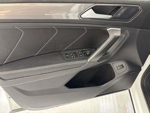 Used 2024 Volkswagen Tiguan SE FWD image 24