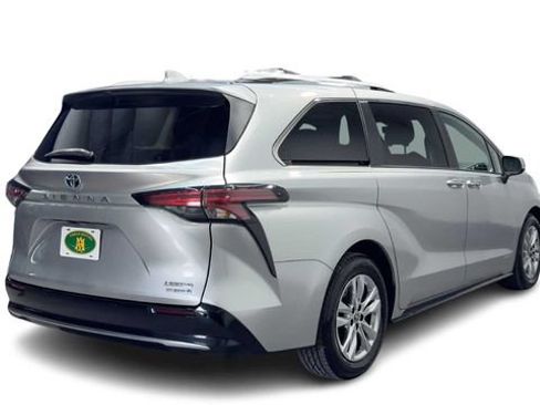 Used 2021 Toyota Sienna Limited FWD image 2