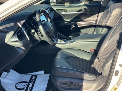 Used 2020 Toyota Camry SE image 11