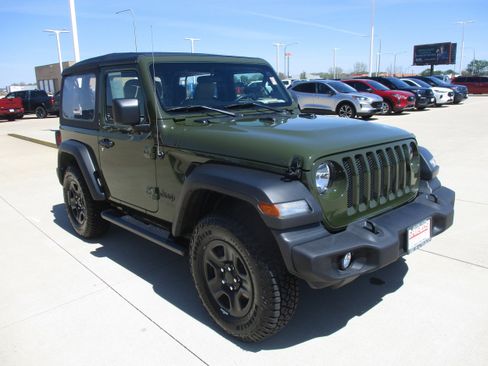 Used 2021 Jeep Wrangler Sport AWD/4WD image 8