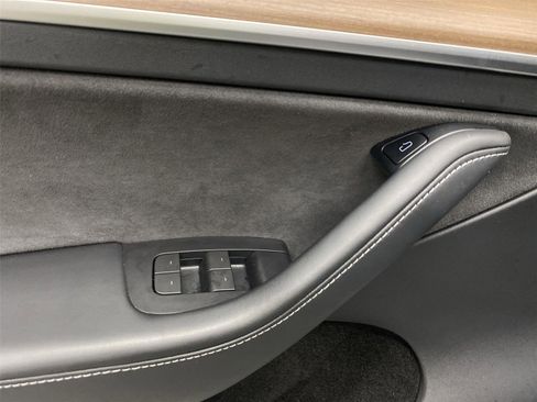 Used 2023 Tesla Model Y AWD image 19