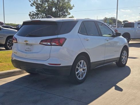 Used 2022 Chevrolet Equinox LS w/ LS Convenience Package FWD image 4