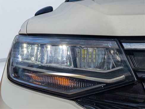 Used 2023 Volkswagen Tiguan SE R-Line image 9