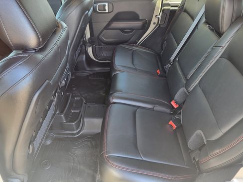 Used 2022 Jeep Wrangler Unlimited Rubicon AWD/4WD image 29