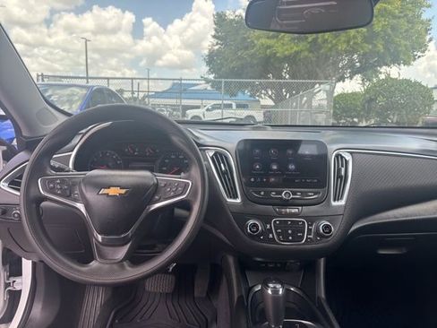 Used 2020 Chevrolet Malibu LT FWD image 11
