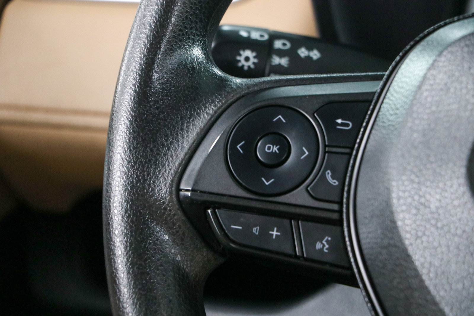 Used 2023 Toyota RAV4 LE AWD/4WD image 13