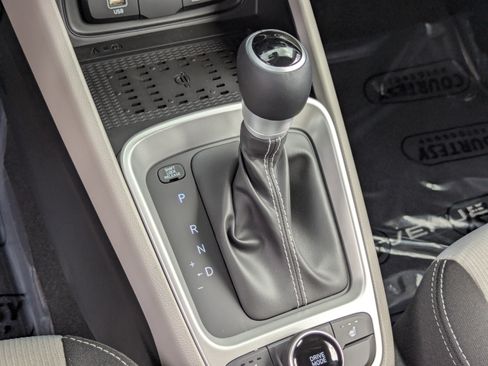 New 2026 Hyundai Venue SEL FWD image 24