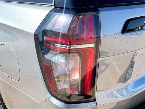 Used 2024 Chevrolet Suburban RST w/ Luxury Package AWD/4WD image 33