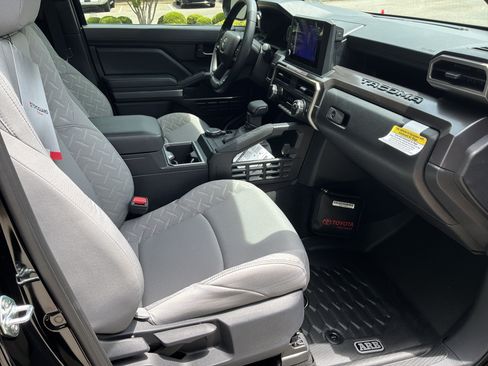Used 2026 Toyota Tacoma SR5 AWD/4WD image 32