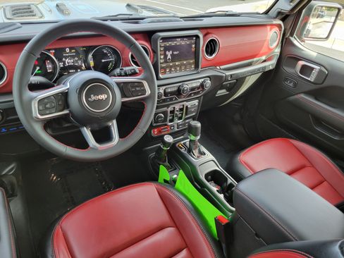 Used 2023 Jeep Wrangler Unlimited Rubicon 4xe AWD/4WD image 18