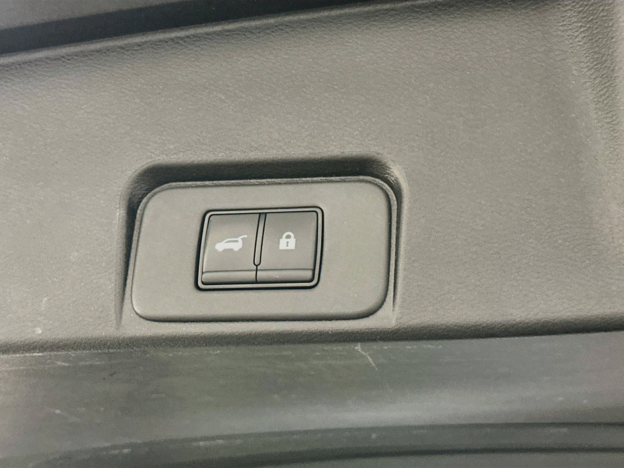Used 2025 Nissan Rogue SV AWD/4WD image 30