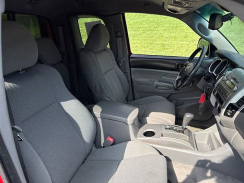 Used 2011 Toyota Tacoma 4x4 Access Cab V6 w/ TRD Off-Road Pkg image 13