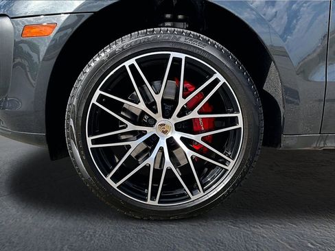 Certified 2023 Porsche Macan S AWD/4WD image 11