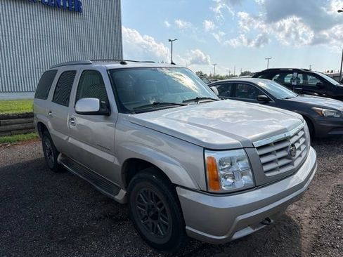 Used 2004 Cadillac Escalade AWD image 1