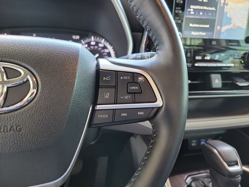 Used 2022 Toyota Highlander Limited image 18