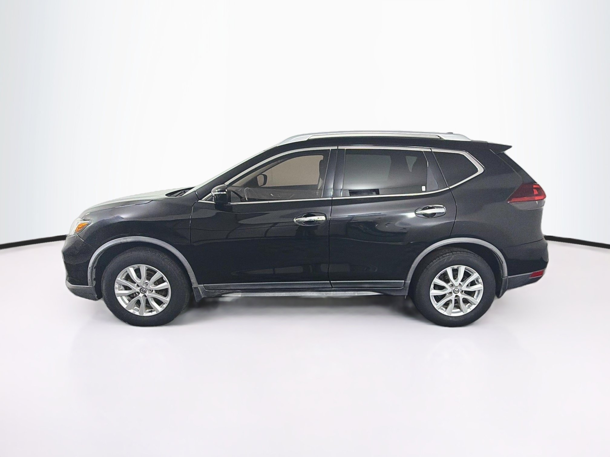 Used 2018 Nissan Rogue SV AWD/4WD image 4