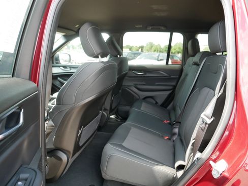 Used 2025 Jeep Grand Cherokee Laredo w/ Luxury Tech Group I AWD/4WD image 35