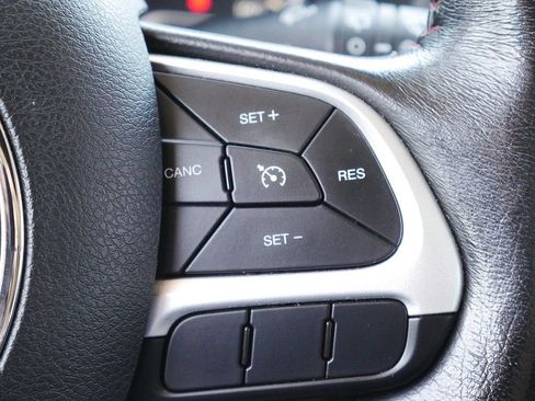 Used 2018 Jeep Renegade Trailhawk AWD/4WD image 31