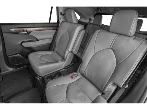 New 2026 Toyota Highlander Platinum image 12