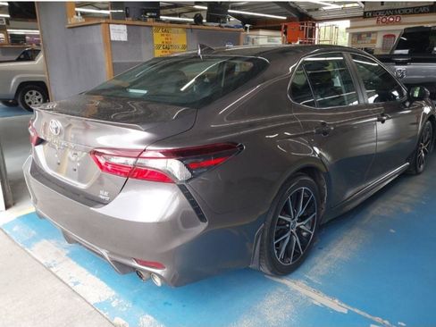 Used 2022 Toyota Camry SE w/ Cold Weather Package AWD/4WD image 2