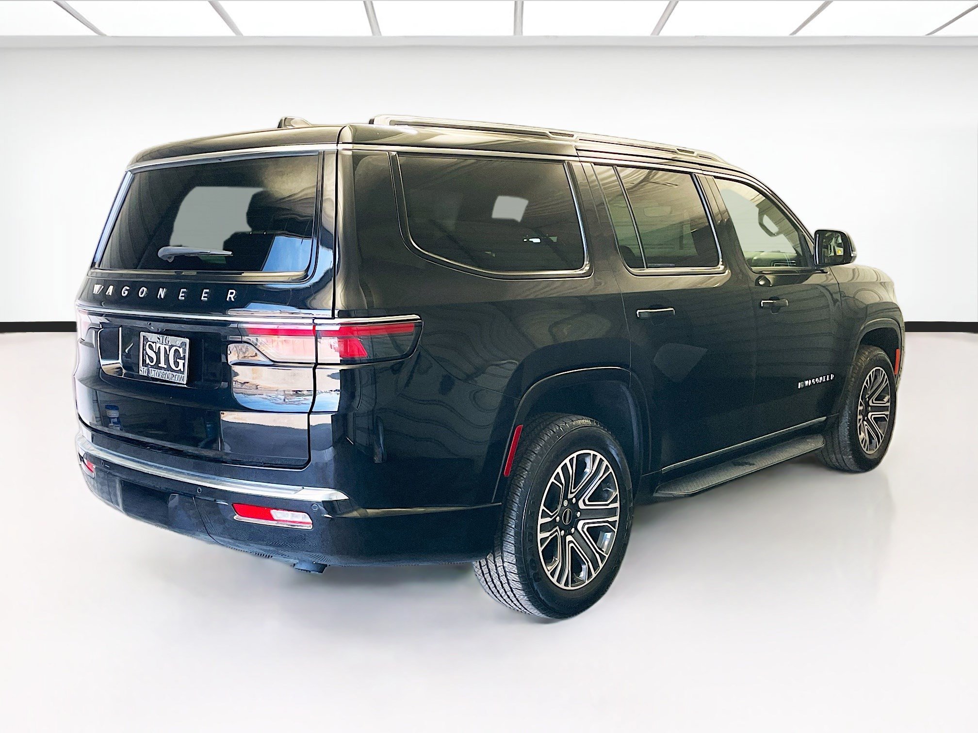 Used 2025 Jeep Wagoneer 4WD image 4